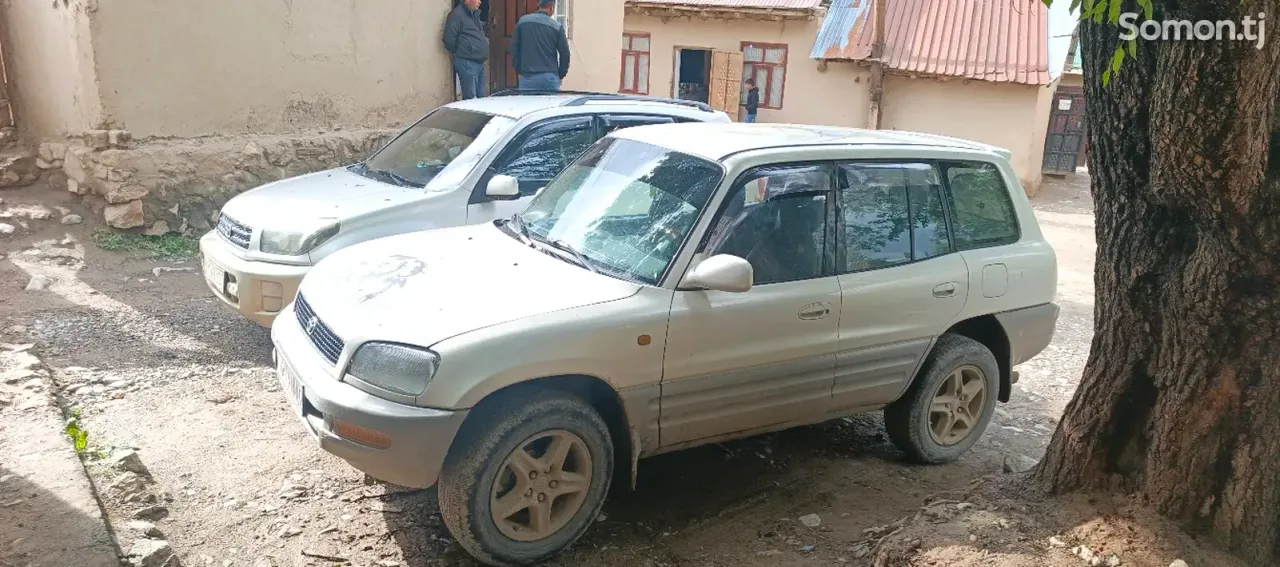 Toyota RAV 4 1998 · 2.0 AT