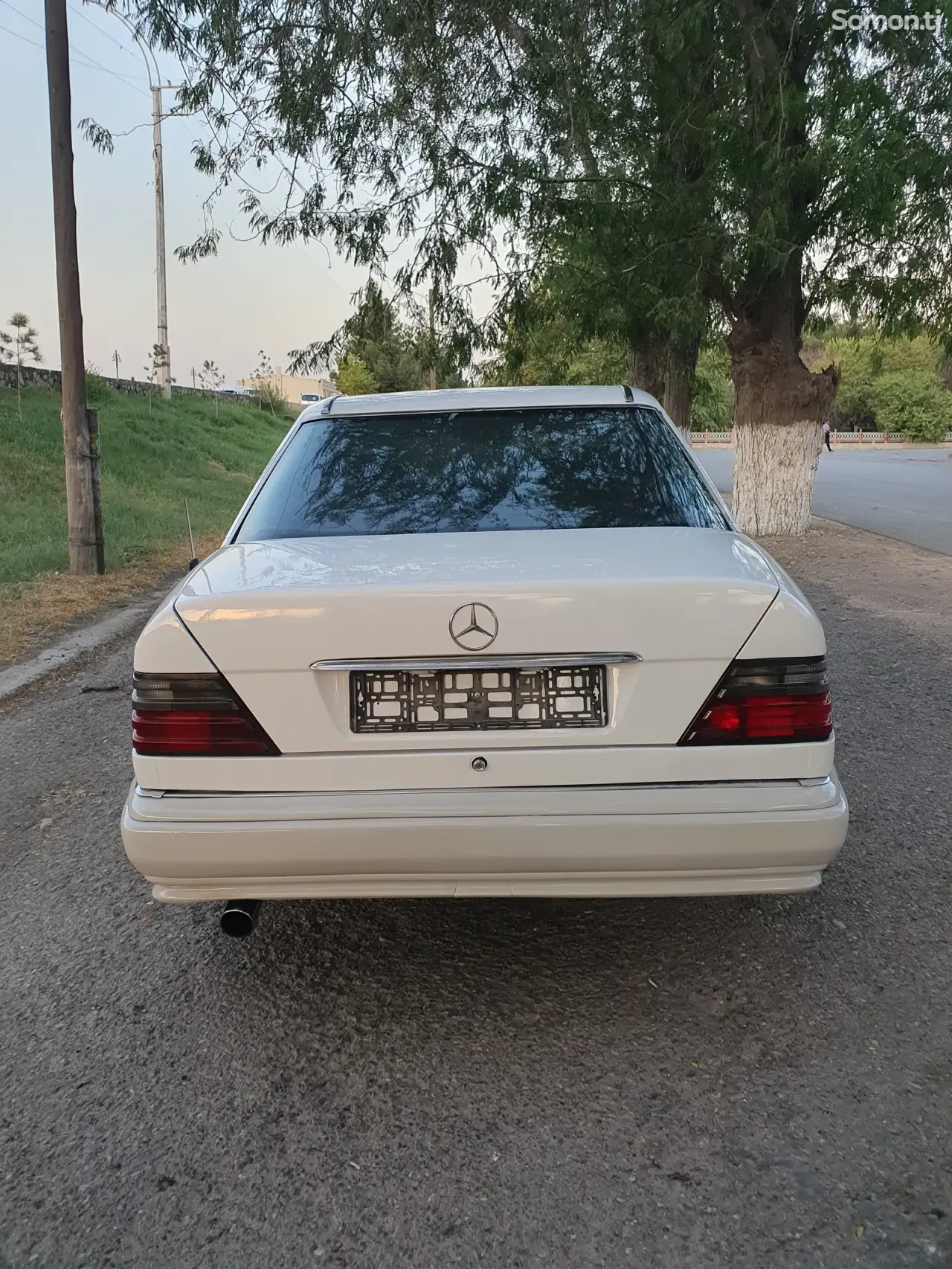 Mercedes-Benz W124 1993 · 2.5 AT