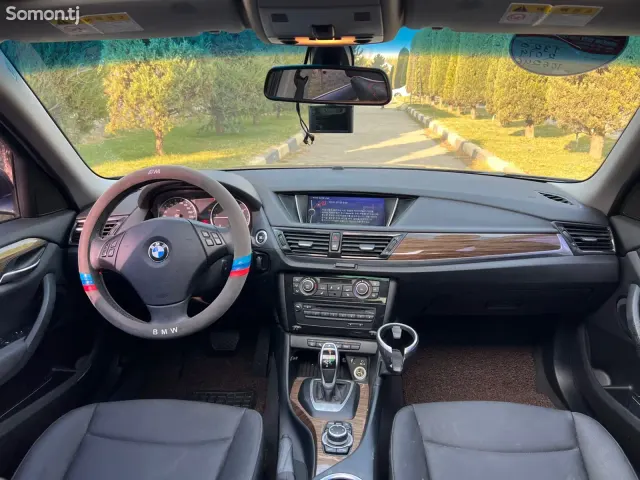 BMW X1 2015 · 1.8 AT