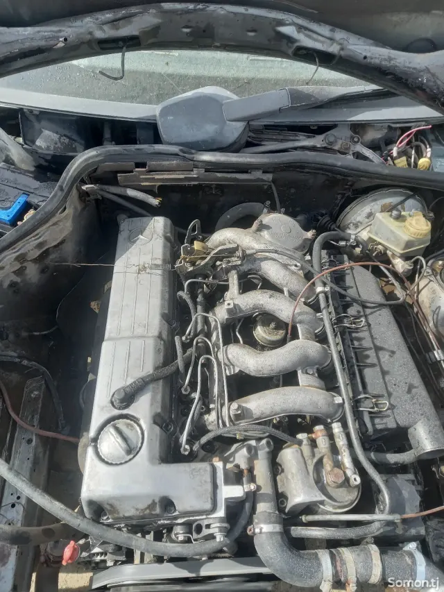 Mercedes-Benz W201 1989 · 2.9 MT