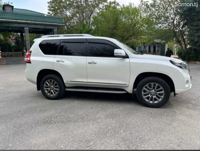 Toyota Land Cruiser Prado 2014 · 4.0 AT
