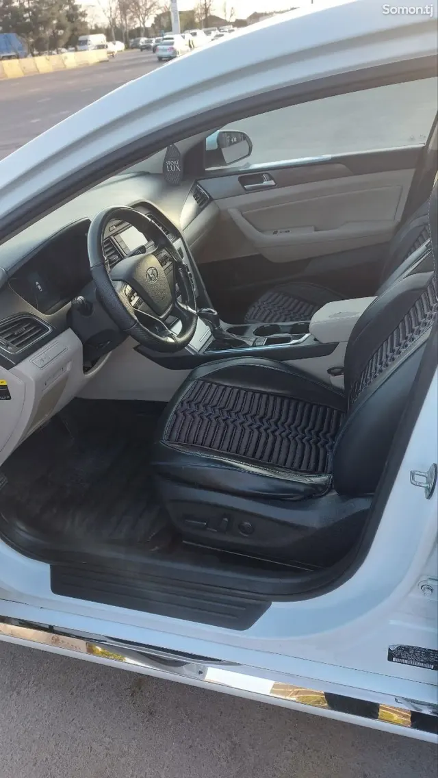 Hyundai Sonata 2015 · 2.4 AT
