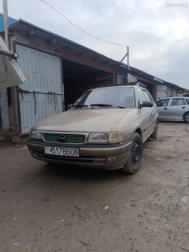 Opel Astra F 1996 · 1.6 MT