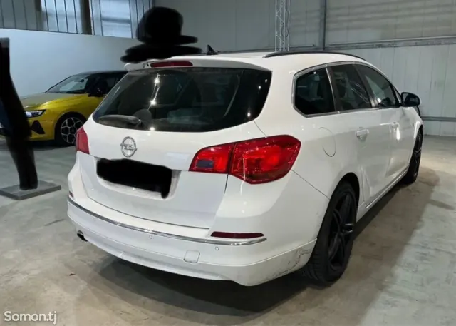 Opel Astra J 2014 · 2.0 MT