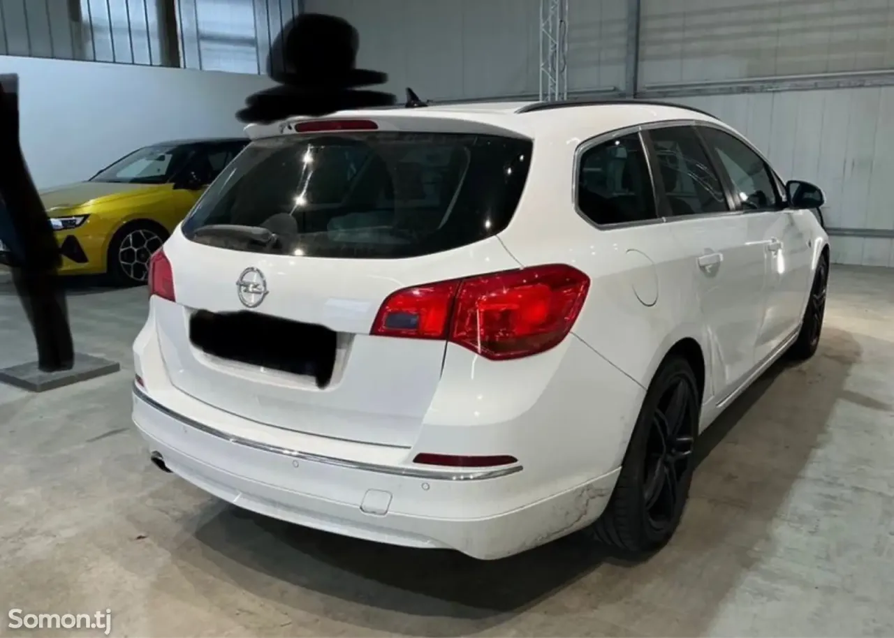 Opel Astra J 2014 · 2.0 MT