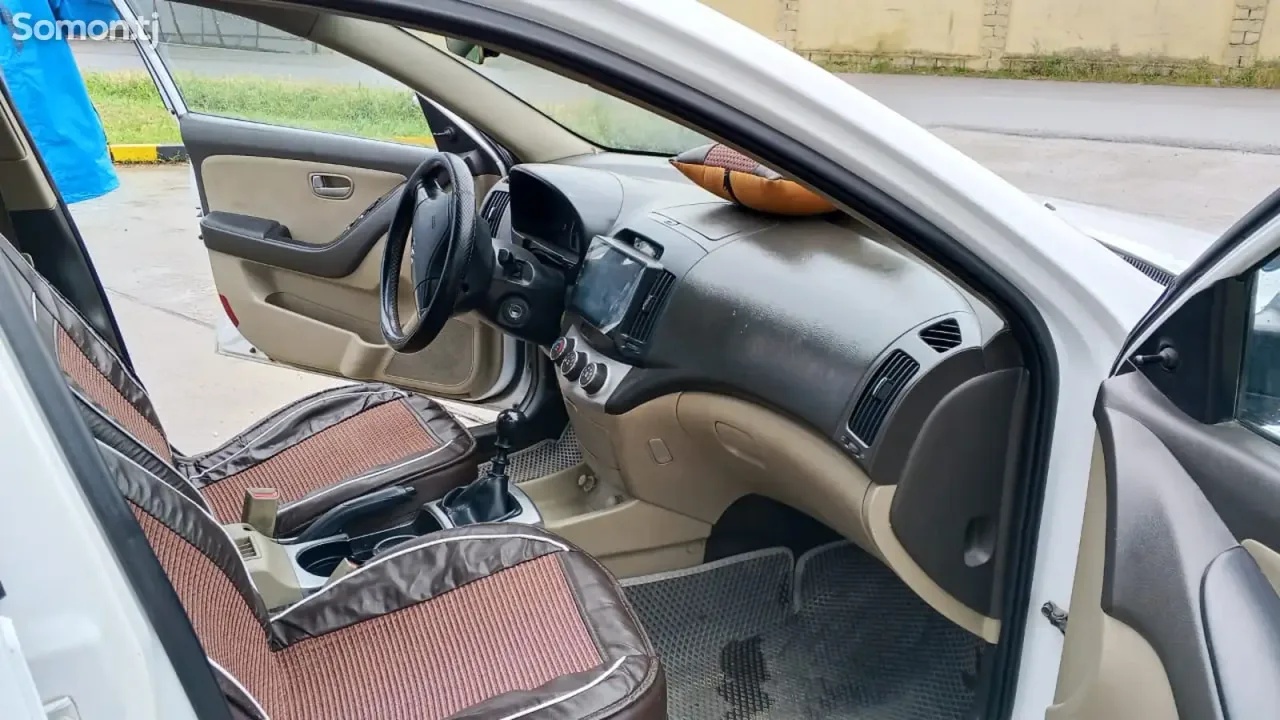 Hyundai Avante 2008 · 1.6 MT