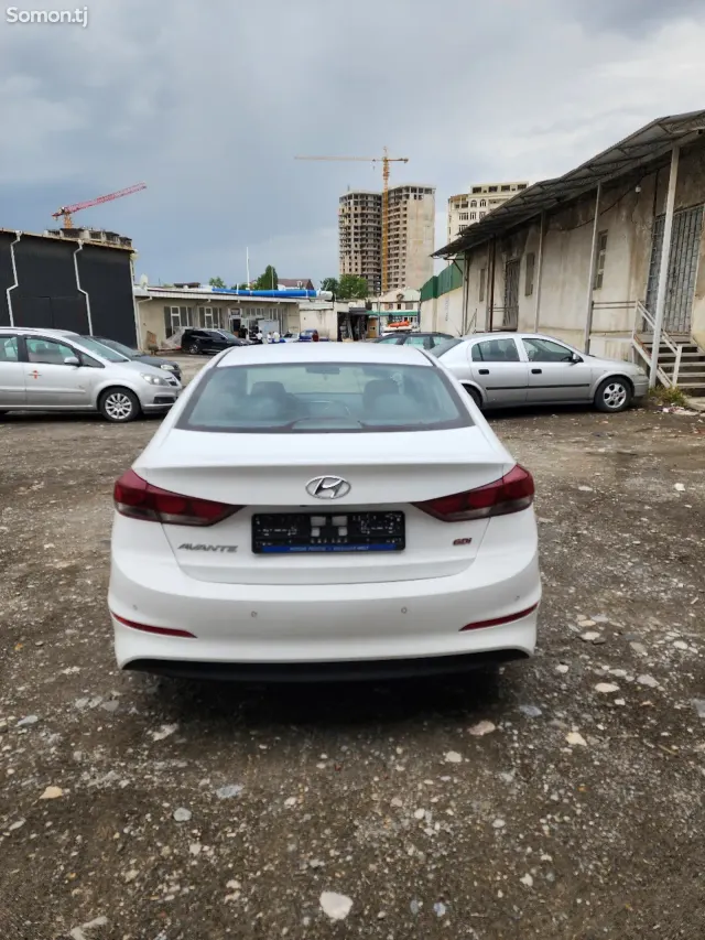 Hyundai Avante 2016 · 1.6 AT