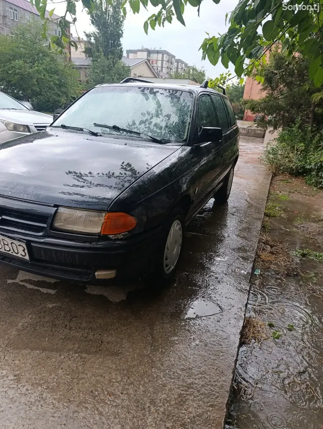 Opel Astra F 1994 · 1.6 MT