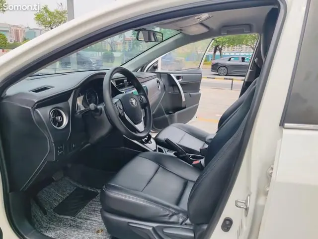 Toyota Corolla 2017 · 1.8 AT