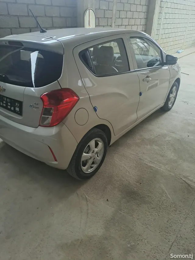 Chevrolet Spark 2017 · 1.1 AT
