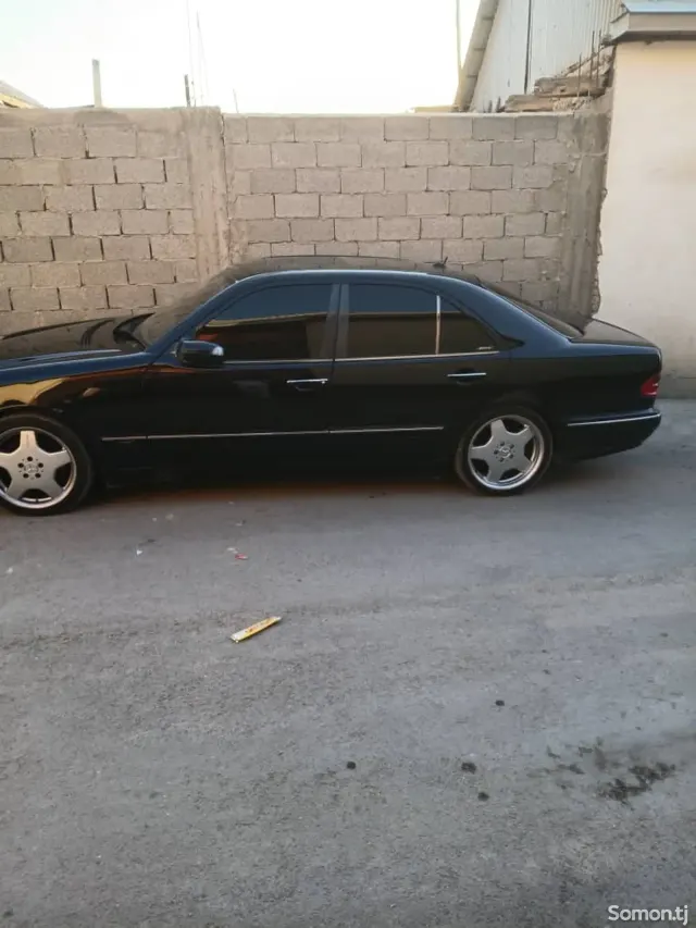 Mercedes-Benz E class 2001 · 4.3 AT