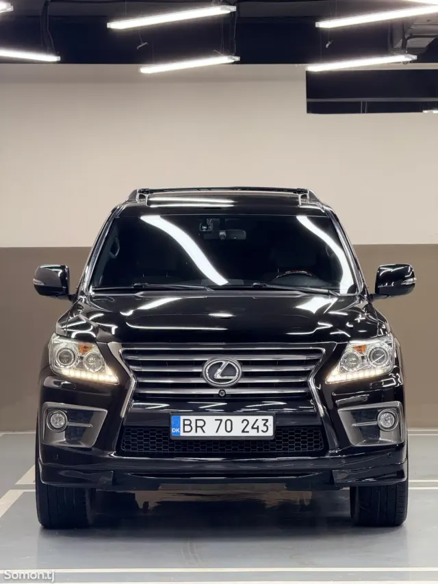 Lexus LX series 2015 · 5.7 AT
