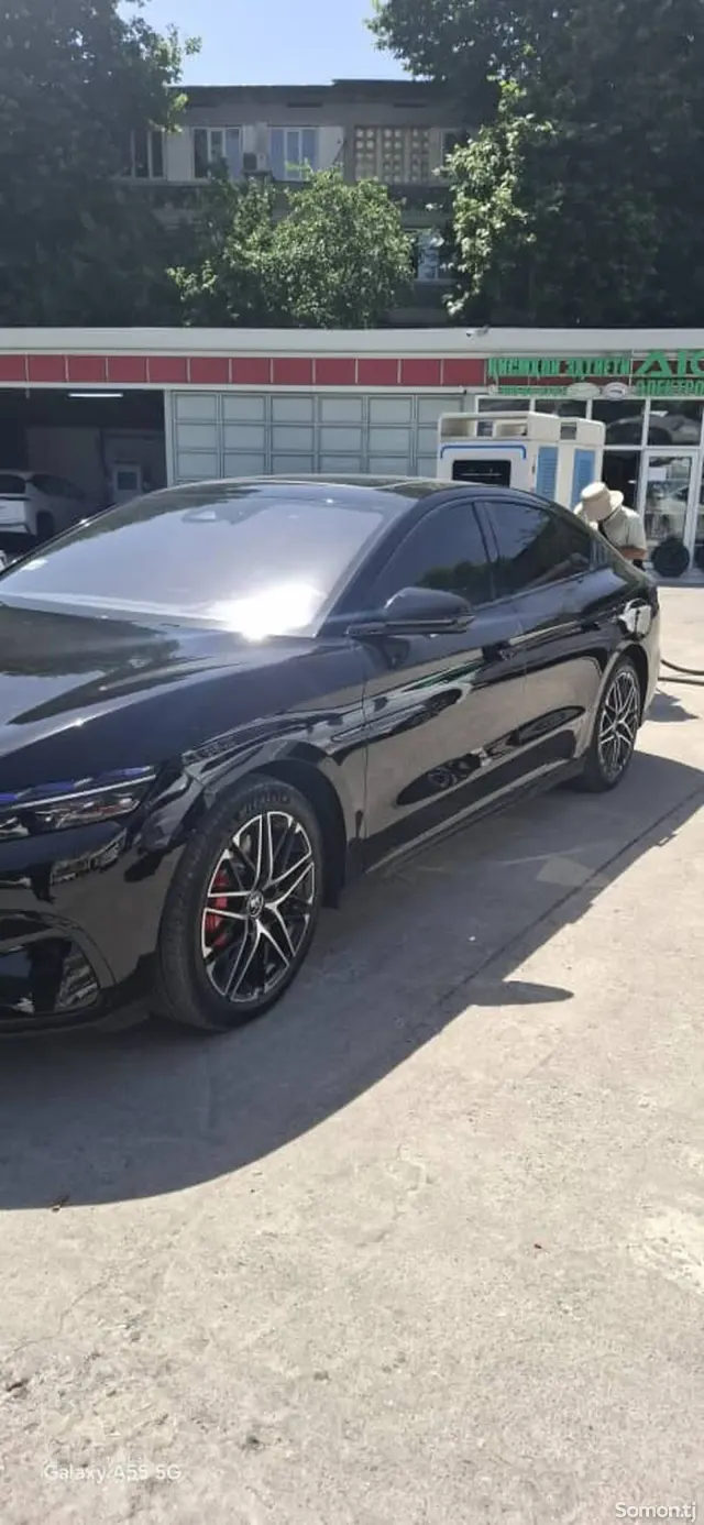BYD Han 2025 · AT