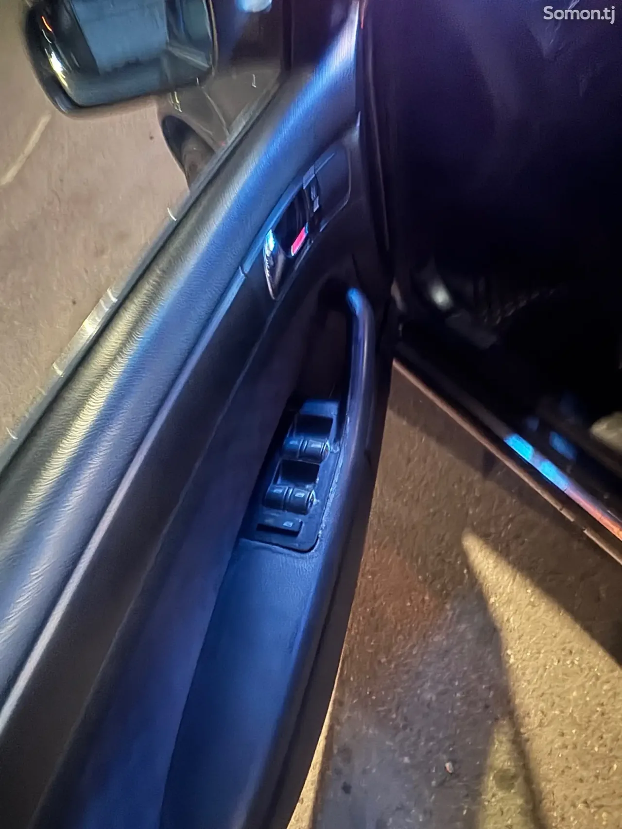 Audi A6 1999 · 2.4 MT