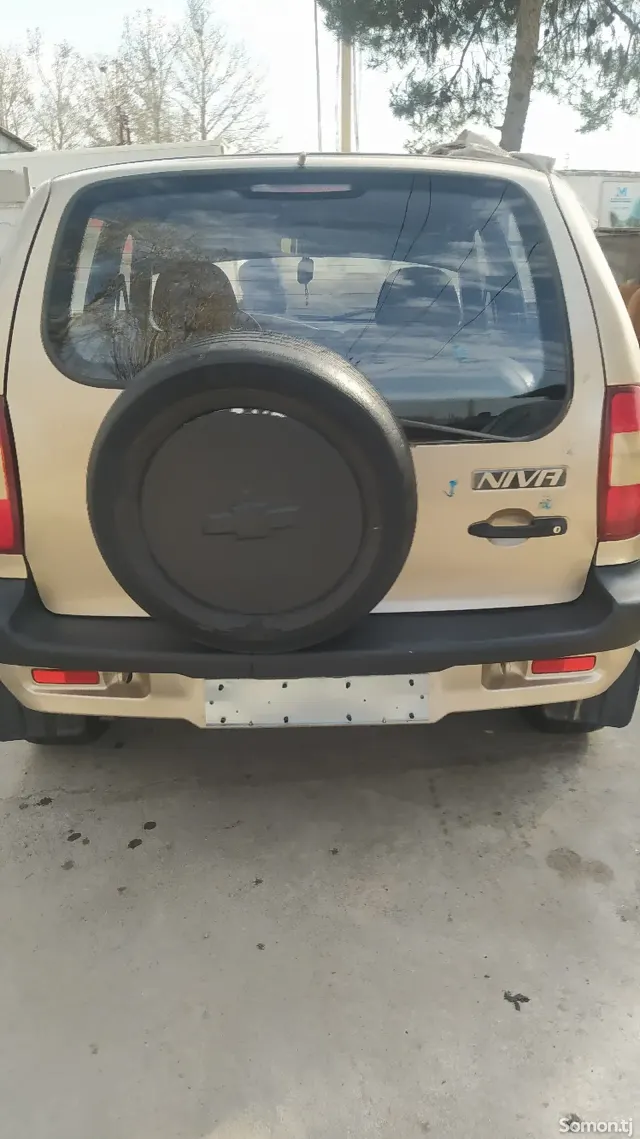 Chevrolet Niva 2005 · 1.8 MT