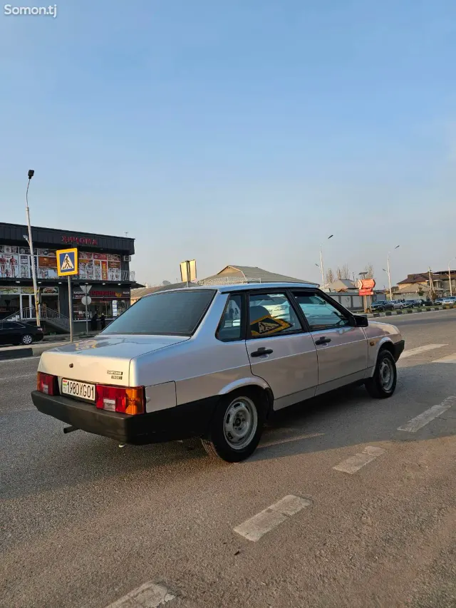 Lada (ВАЗ) 21099 2004 · 1.7 MT