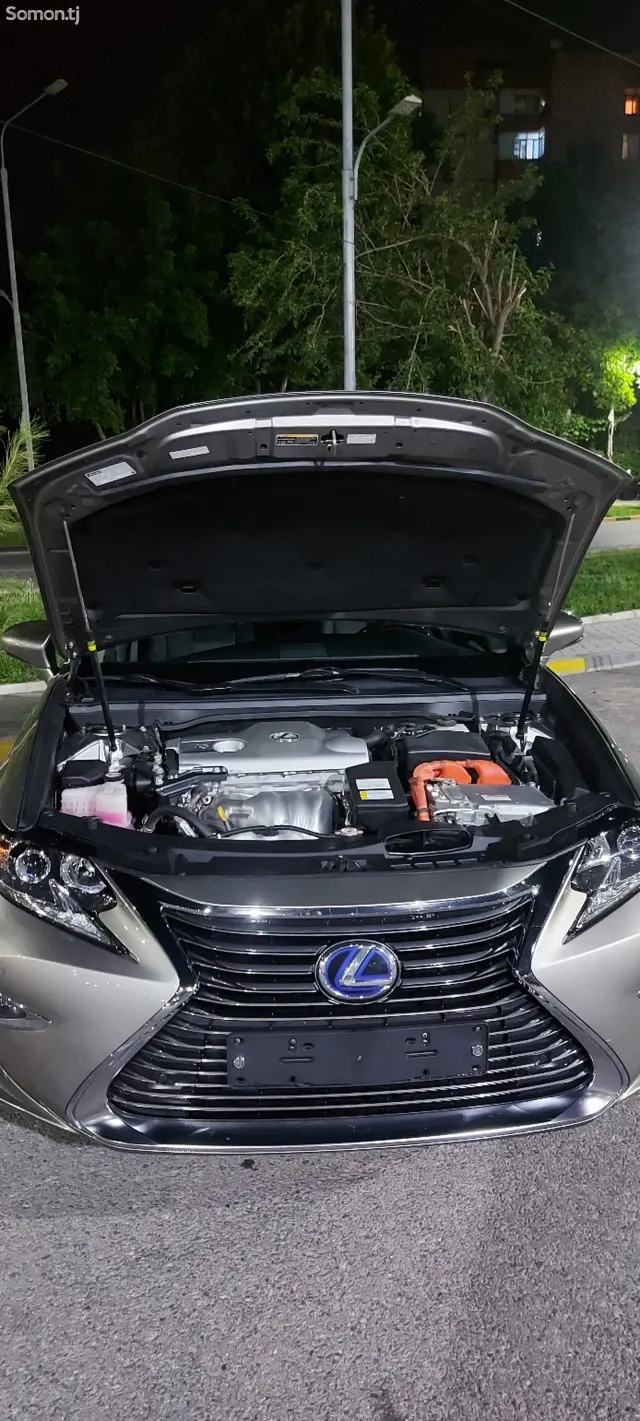 Lexus ES series 2016 · 2.5 AT