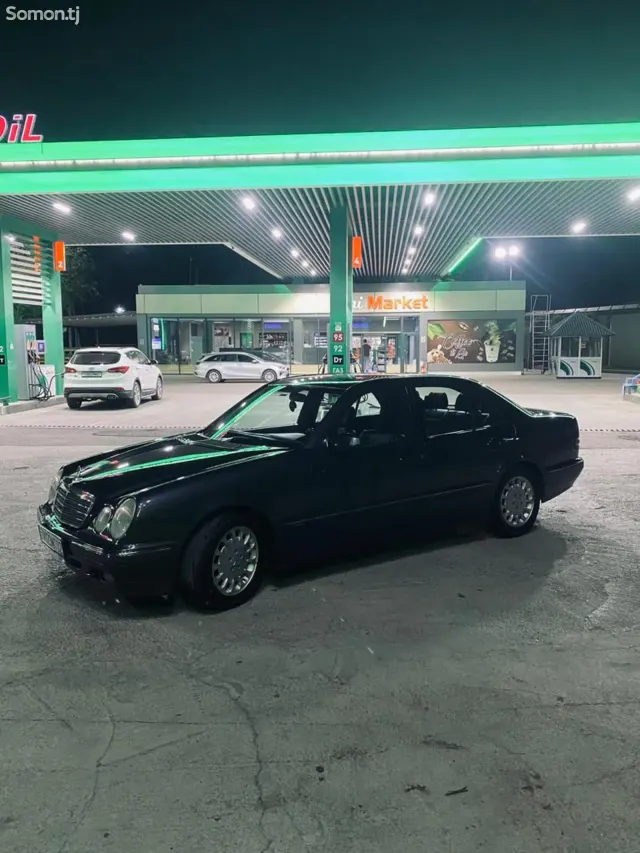Mercedes-Benz E class 2000 · 2.4 AT