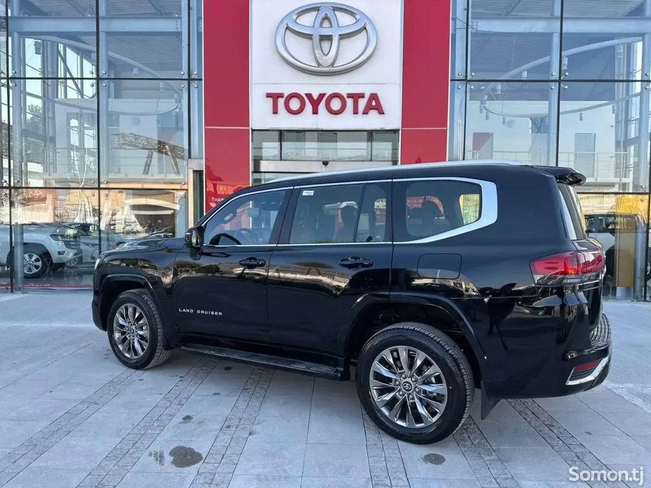 Toyota Land Cruiser 2025 · 3.5 AT