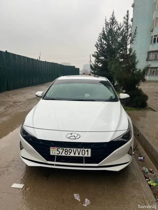 Hyundai Elantra 2023 · 2.0 AT
