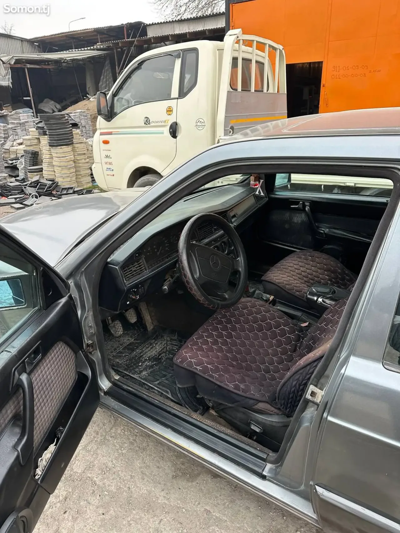 Mercedes-Benz W201 1988 · 2.9 MT