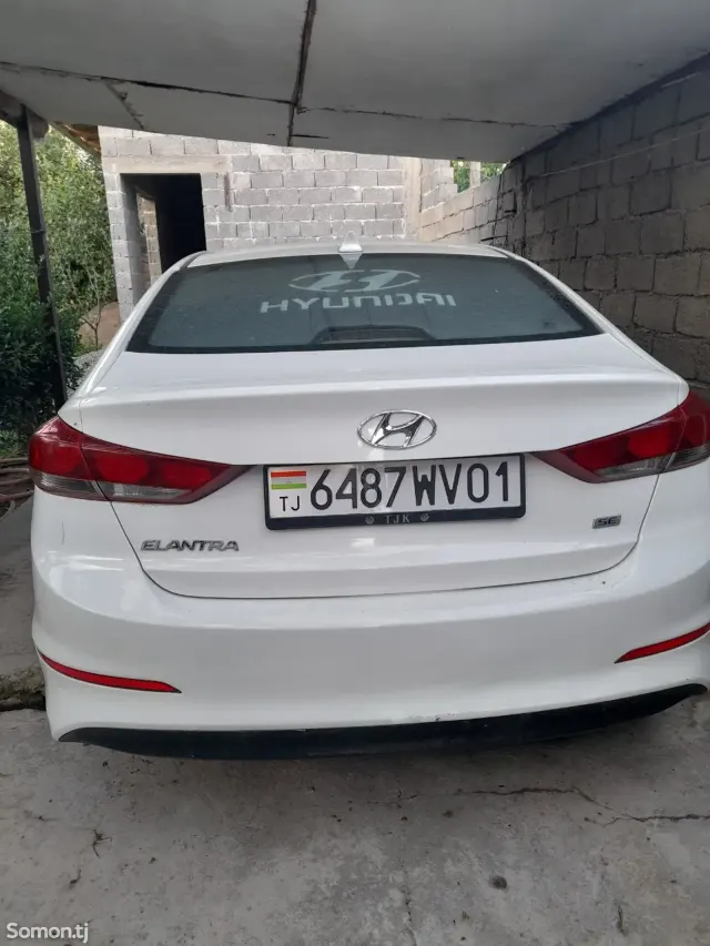 Hyundai Elantra 2017 · 2.0 AT