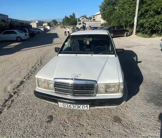 Mercedes-Benz W201 1991 · 1.8 MT