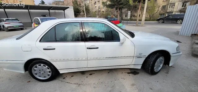 Mercedes-Benz C class 1997 · 2.0 AT