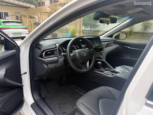 Toyota Camry 2022 · 2.5 AT