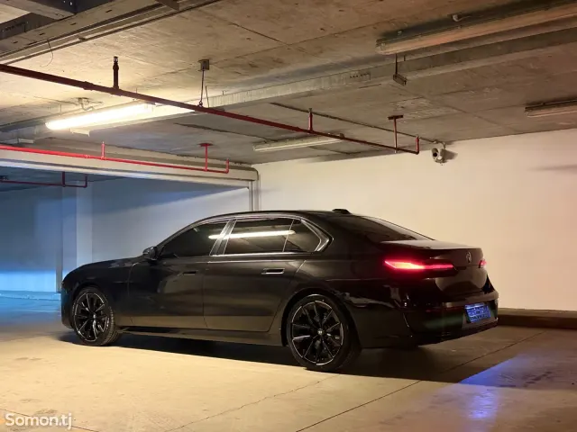 BMW 7 series 2023 · 4.0 AT