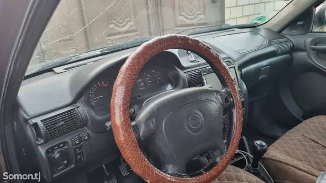 Opel Astra F 1998 · 1.6 MT