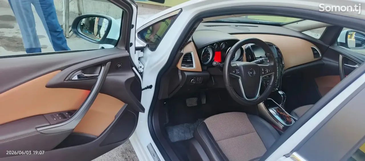 Opel Astra J 2014 · 1.6 AT