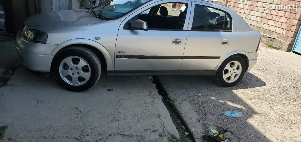 Opel Astra G 1998 · 1.6 MT