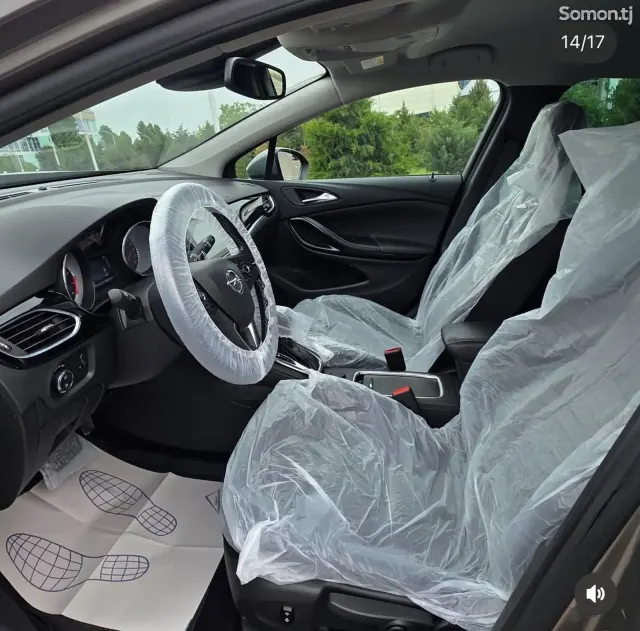 Opel Astra K 2016 · 1.4 AT