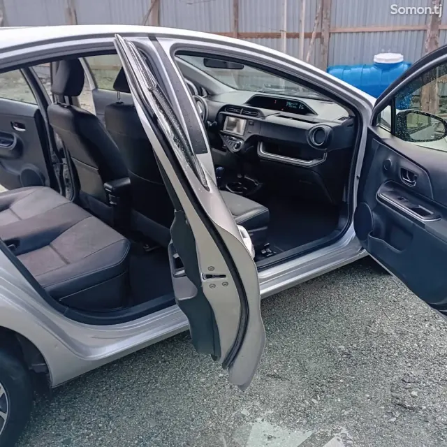 Toyota Aqua 2014 · 1.5 AT