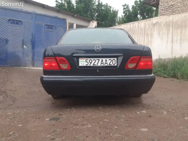 Mercedes-Benz E class 1997 · 2.0 MT