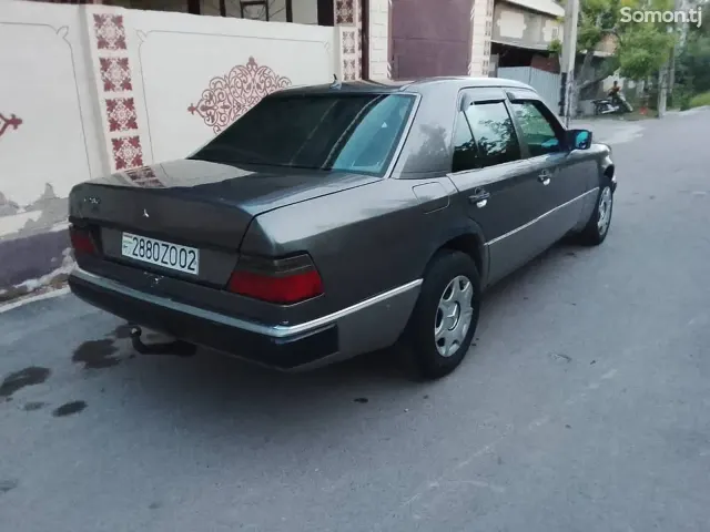 Mercedes-Benz W124 1992 · 2.0 MT