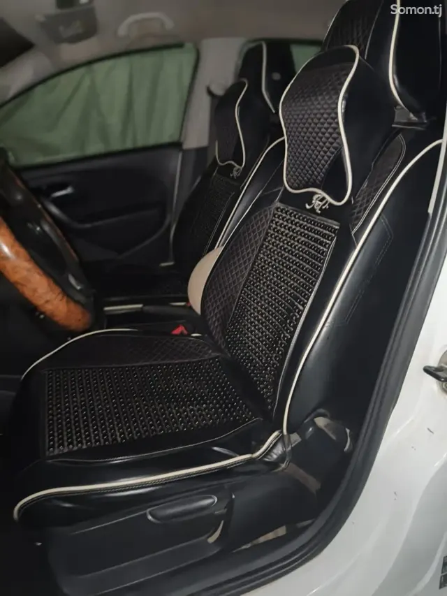 Volkswagen Polo 2016 · 1.6 MT