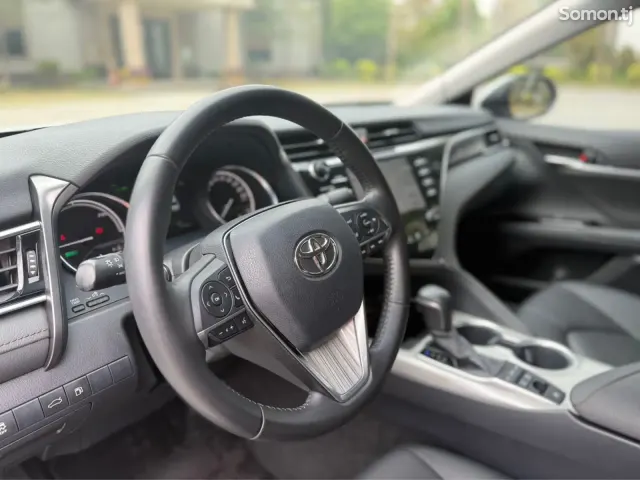 Toyota Camry 2018 · 2.5 AT