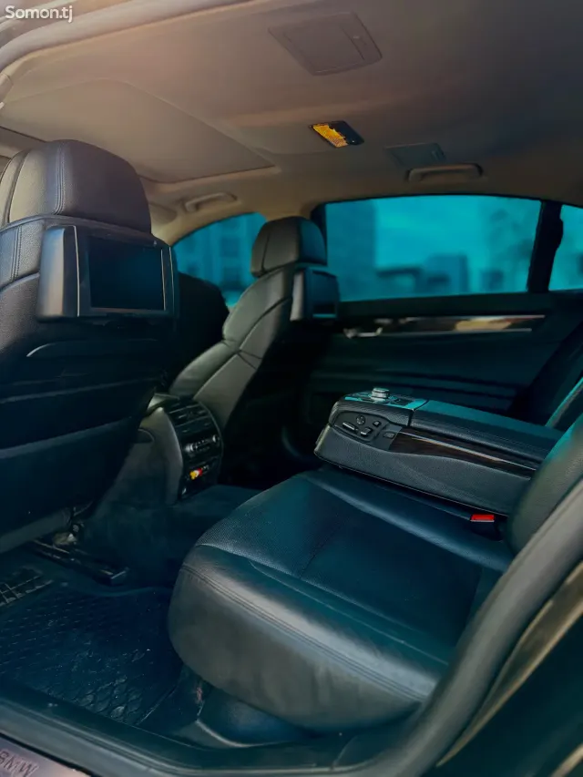 BMW 7 series 2011 · 3.5 AT