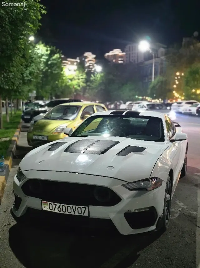 Ford Mustang 2016 · 3.7 AT
