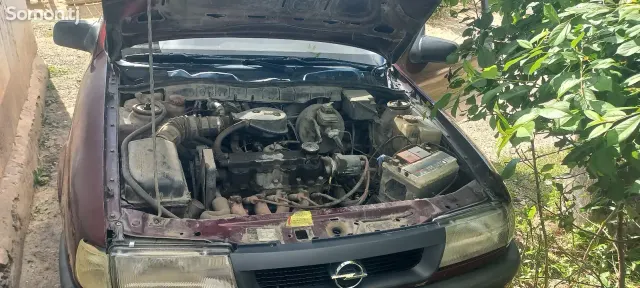 Opel Vectra A 1991 · 1.6 MT