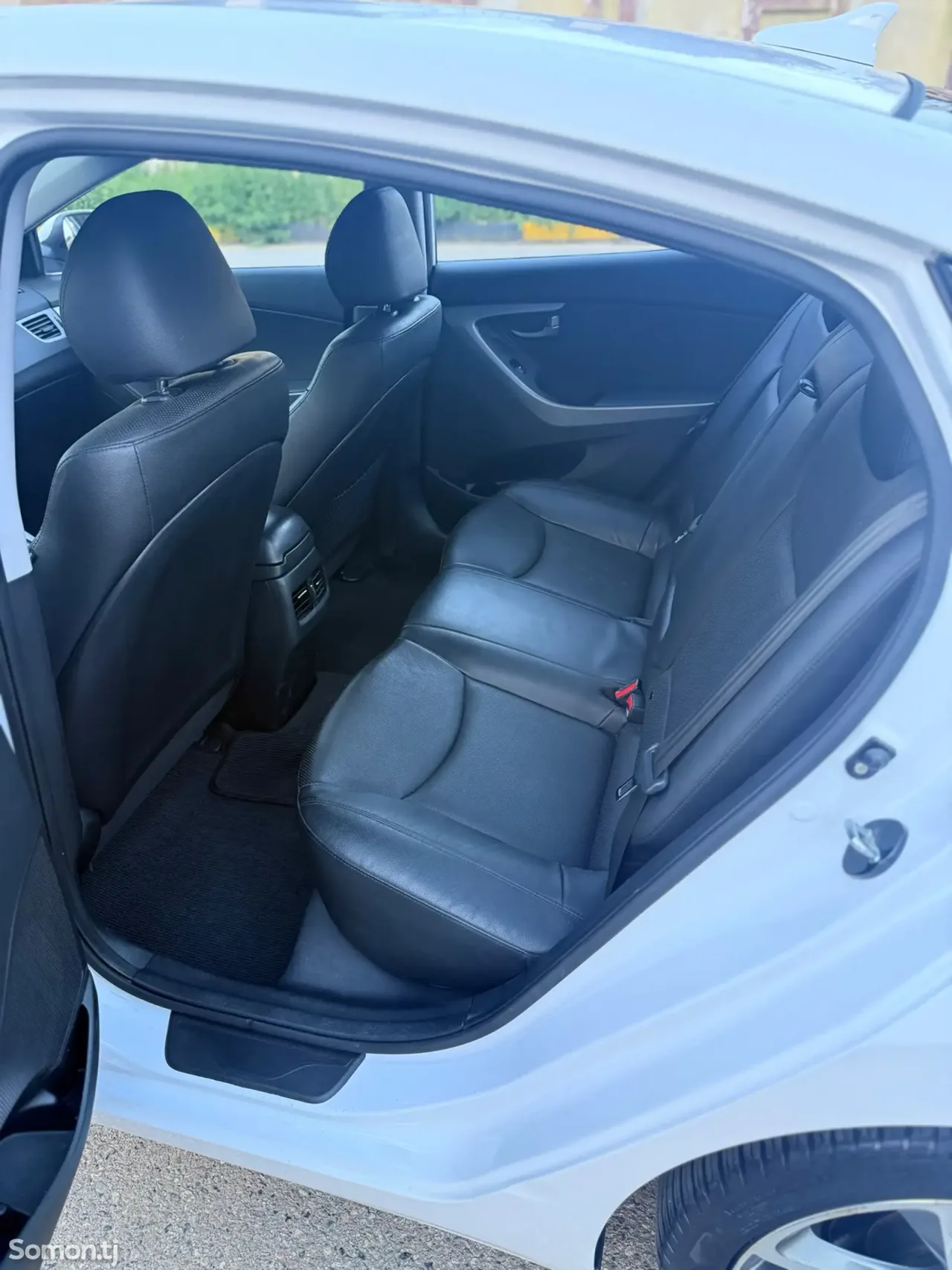 Hyundai Avante 2015 · 1.6 AT