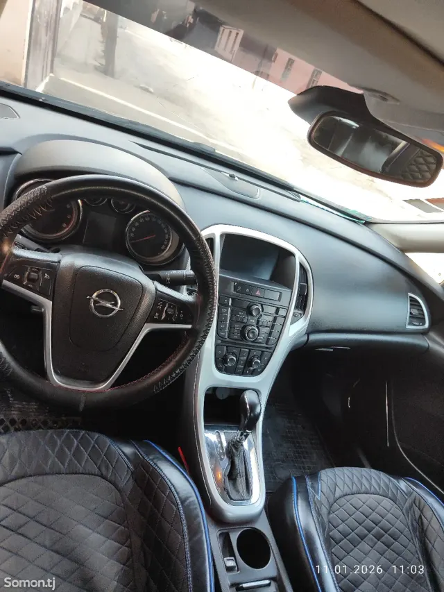 Opel Astra J 2010 · 1.6 AT