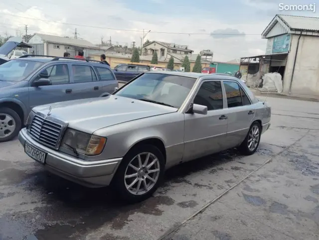 Mercedes-Benz W124 1993 · 2.3 MT