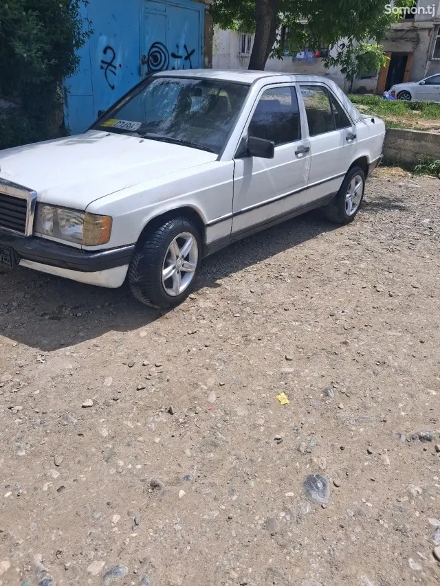 Mercedes-Benz W201 1988 · 2.2 MT