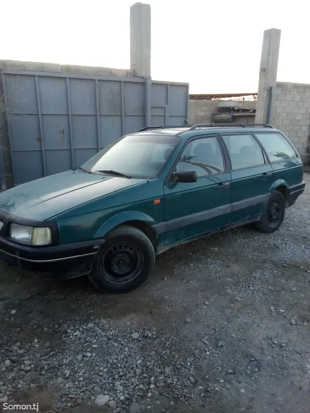 Volkswagen Passat 1993 · 1.8 MT