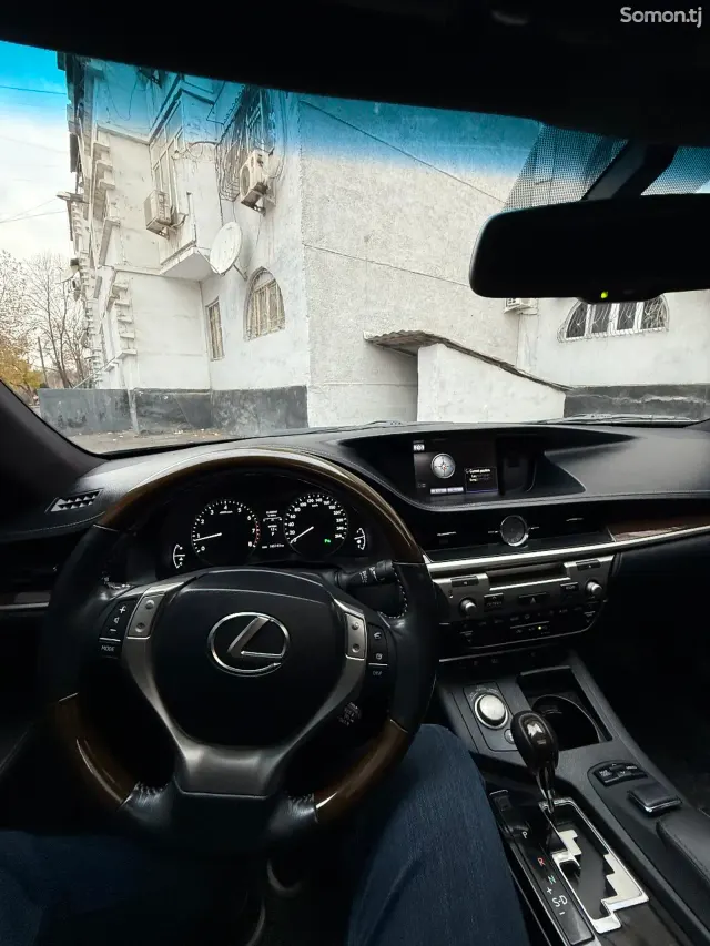 Lexus ES series 2014 · 2.5 AT