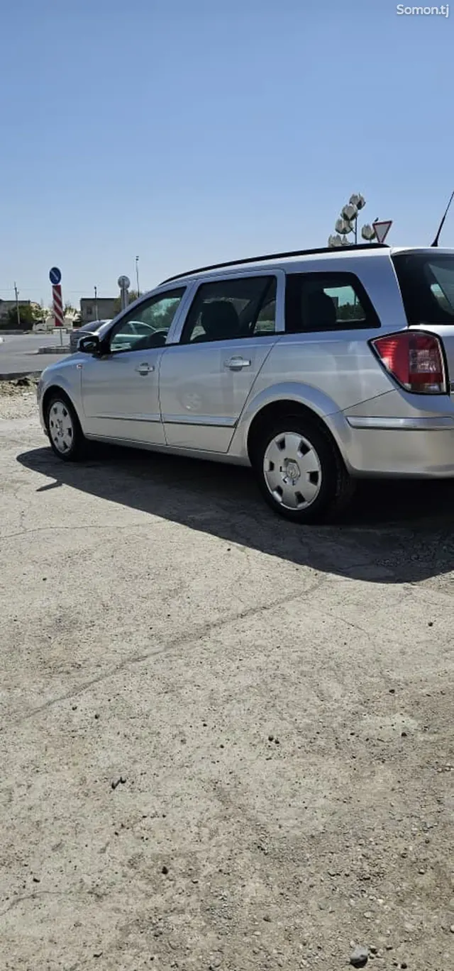 Opel Astra H 2007 · 1.6 MT