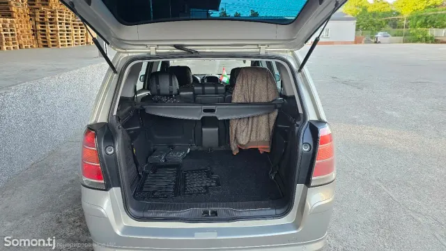 Opel Zafira 2006 · 2.2 AT